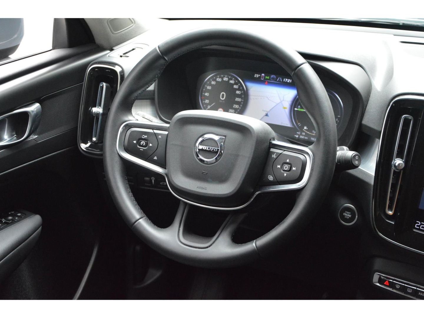 Volvo XC40 T4 Hybride Inscription | Camera | Stoel + Stuur Verwarmd | Apple CarPlay | Parkeersensoren | Dealer Onderhouden |