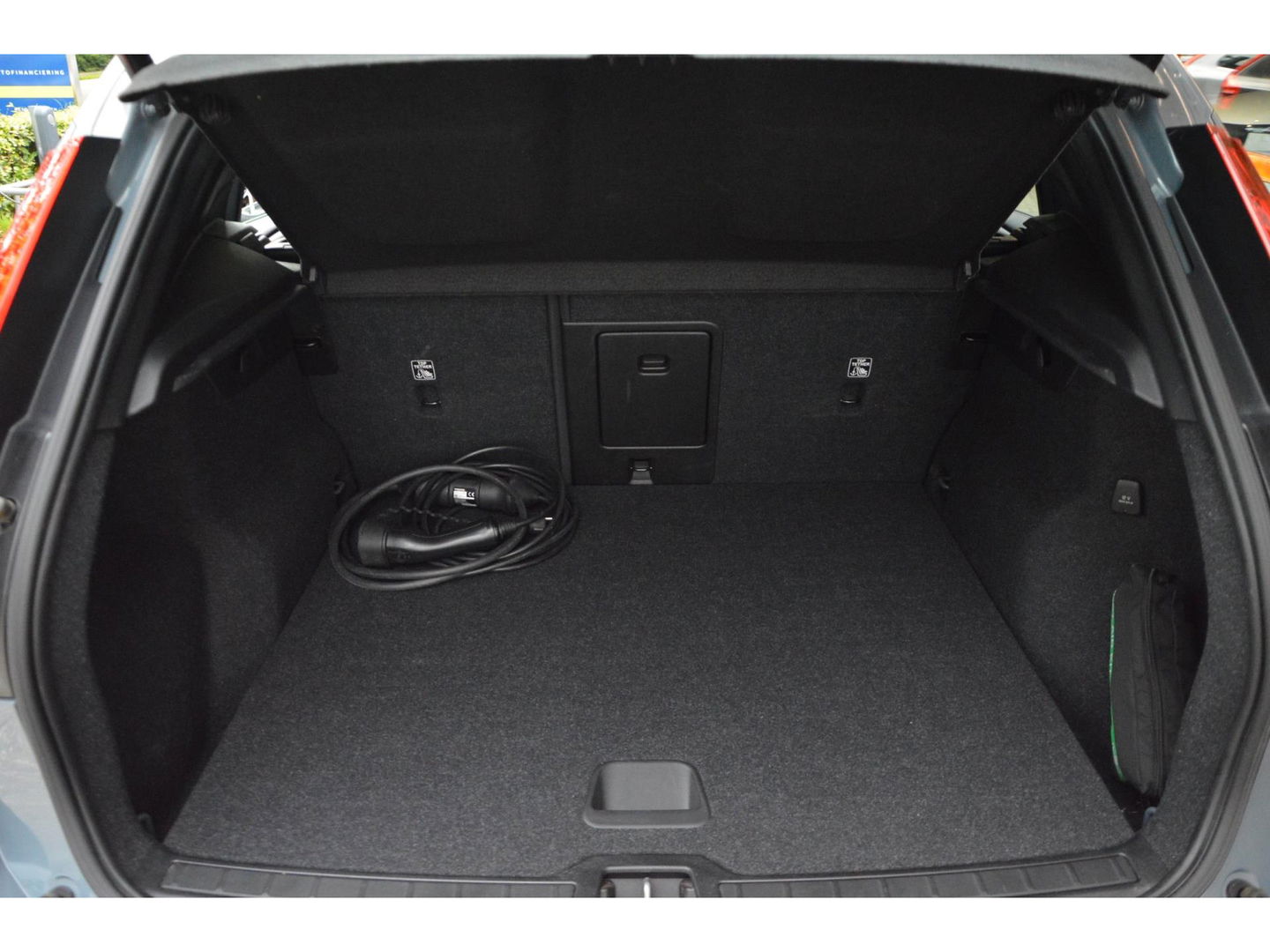 Volvo XC40 T4 Hybride Inscription | Camera | Stoel + Stuur Verwarmd | Apple CarPlay | Parkeersensoren | Dealer Onderhouden |