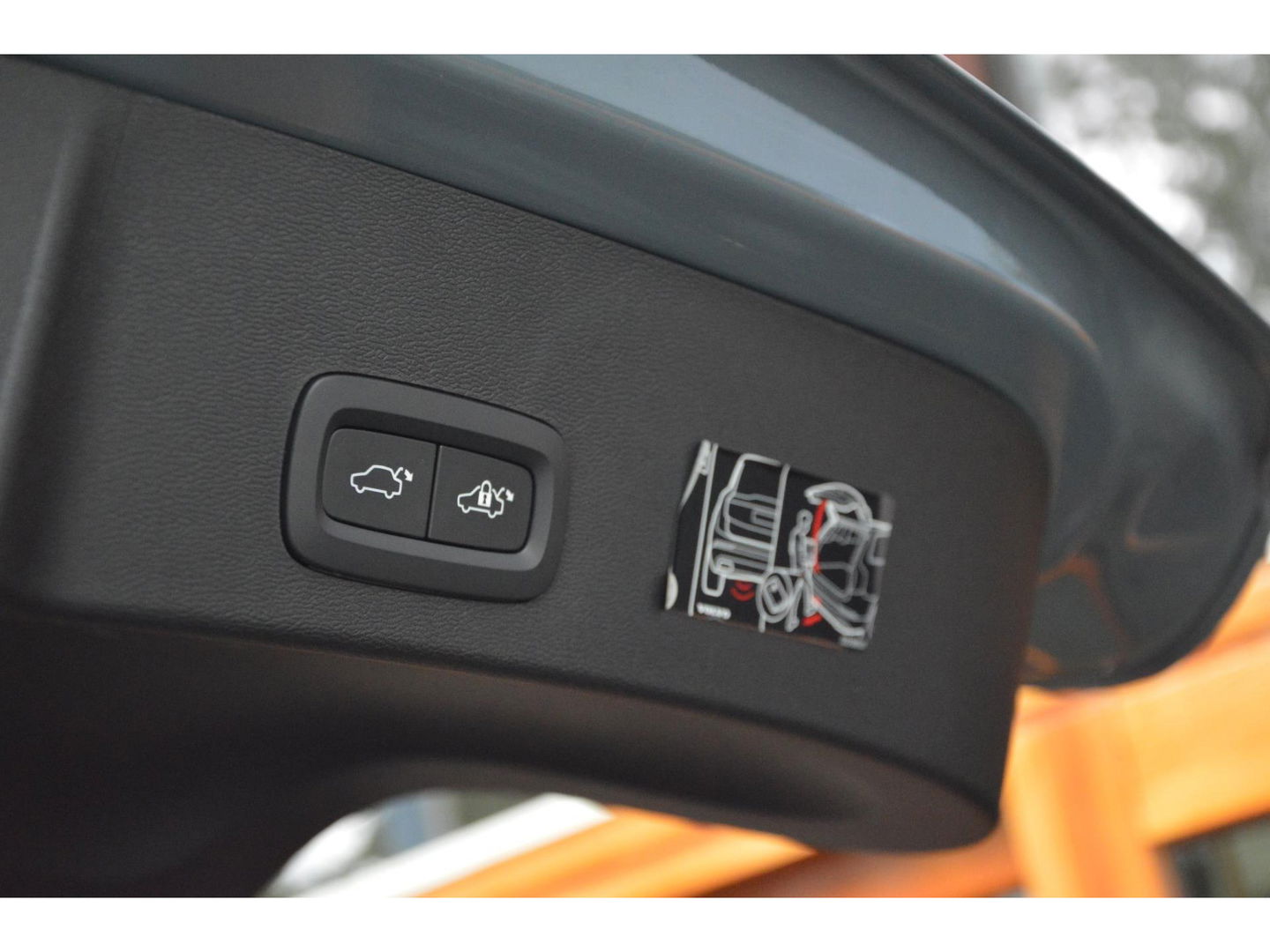 Volvo XC40 T4 Hybride Inscription | Camera | Stoel + Stuur Verwarmd | Apple CarPlay | Parkeersensoren | Dealer Onderhouden |