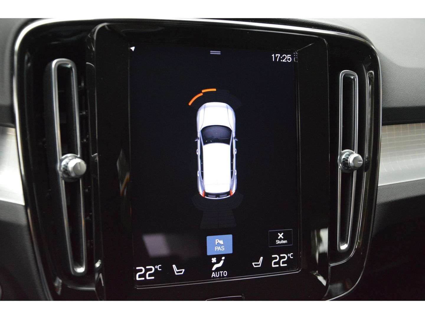 Volvo XC40 T4 Hybride Inscription | Camera | Stoel + Stuur Verwarmd | Apple CarPlay | Parkeersensoren | Dealer Onderhouden |