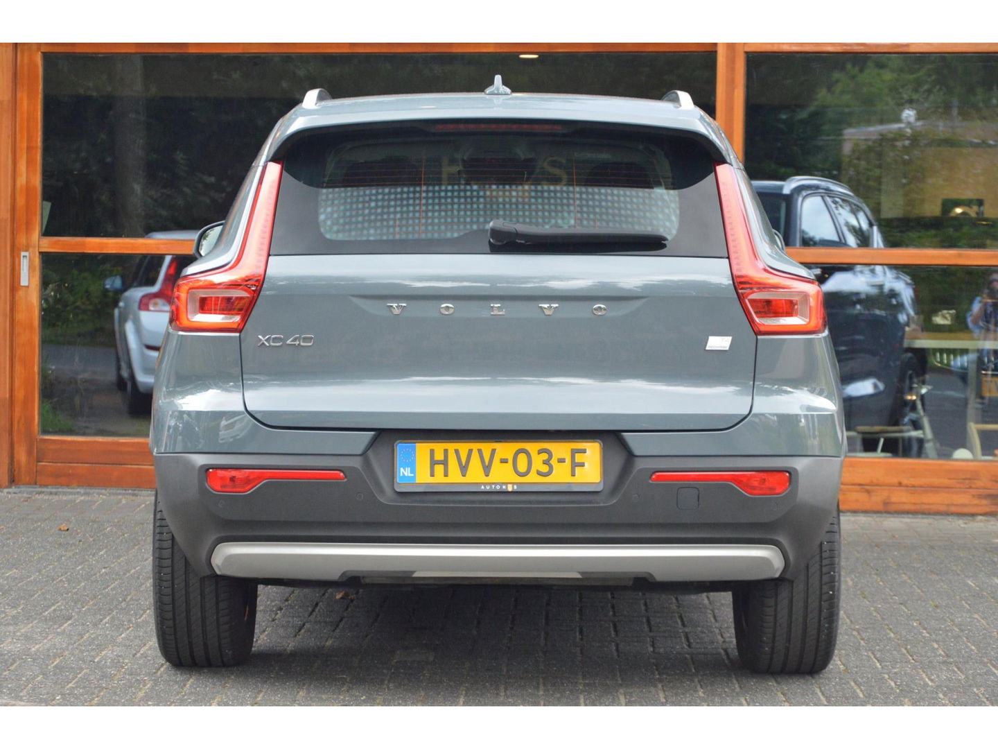 Volvo XC40 T4 Hybride Inscription | Camera | Stoel + Stuur Verwarmd | Apple CarPlay | Parkeersensoren | Dealer Onderhouden |