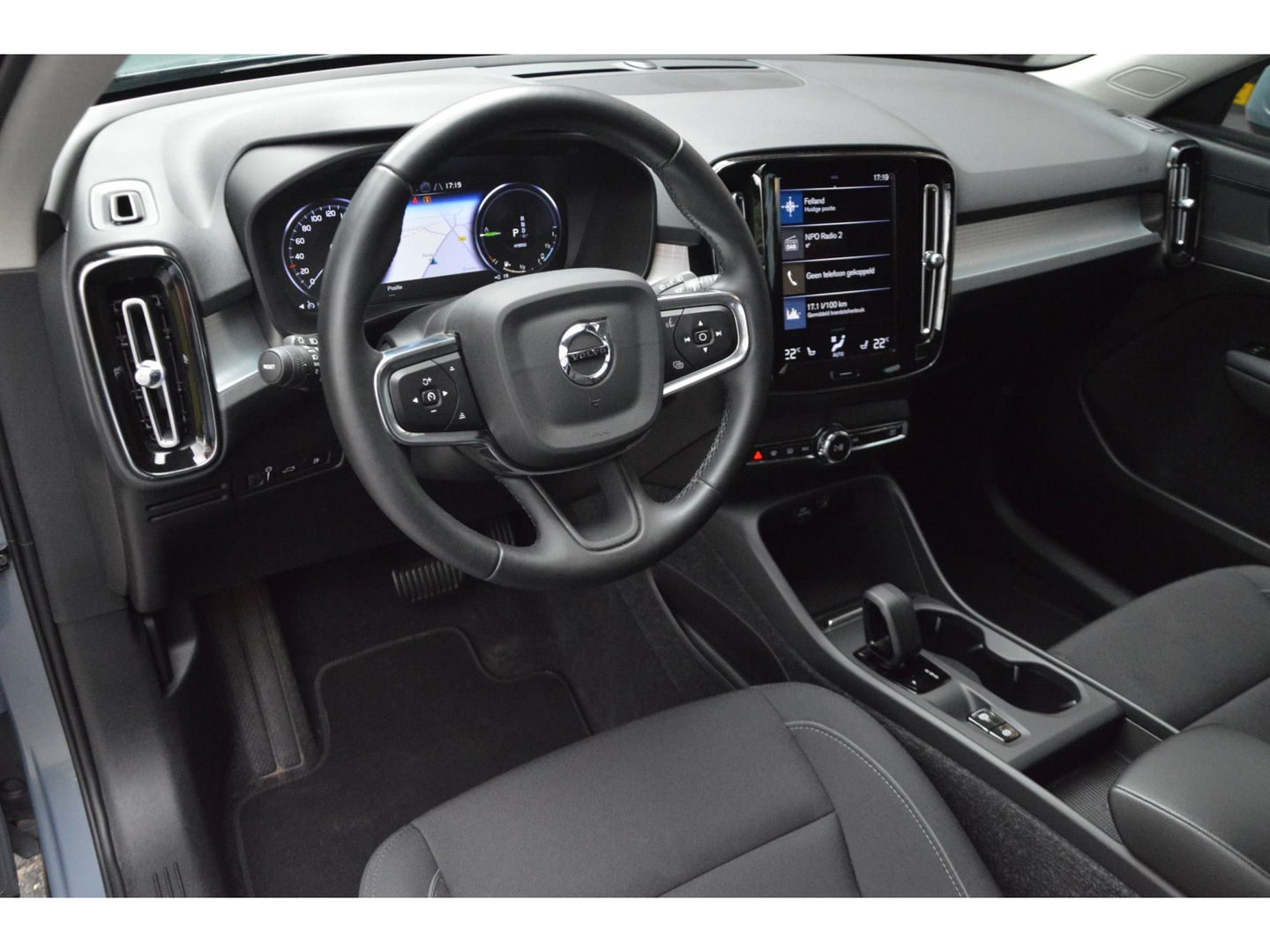 Volvo XC40 T4 Hybride Inscription | Camera | Stoel + Stuur Verwarmd | Apple CarPlay | Parkeersensoren | Dealer Onderhouden |