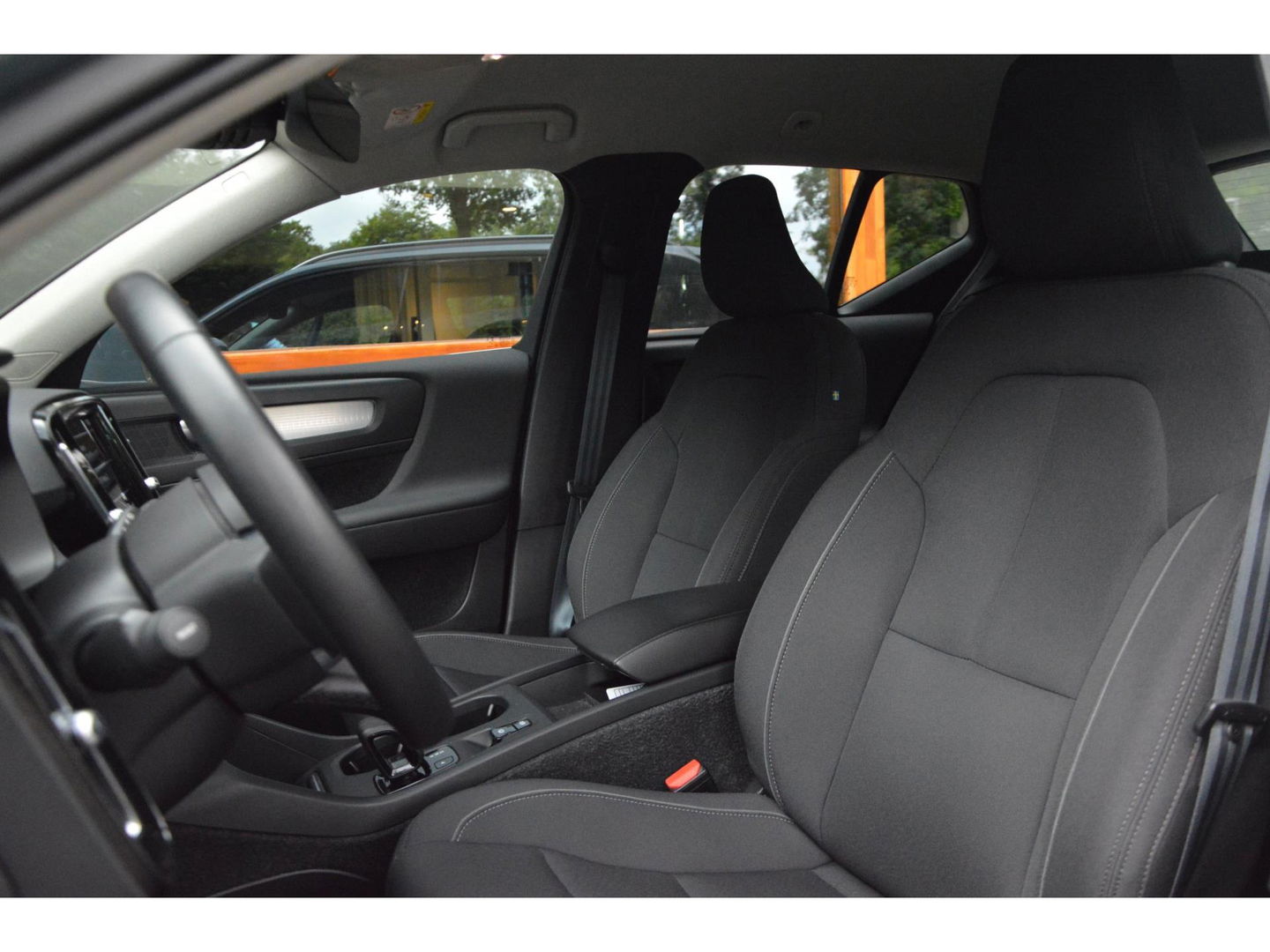 Volvo XC40 T4 Hybride Inscription | Camera | Stoel + Stuur Verwarmd | Apple CarPlay | Parkeersensoren | Dealer Onderhouden |