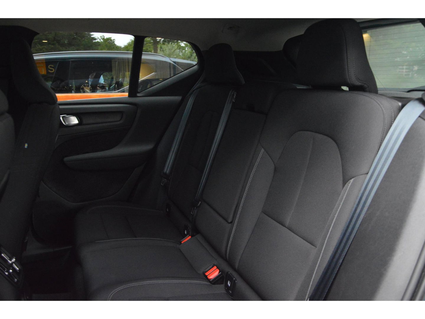Volvo XC40 T4 Hybride Inscription | Camera | Stoel + Stuur Verwarmd | Apple CarPlay | Parkeersensoren | Dealer Onderhouden |