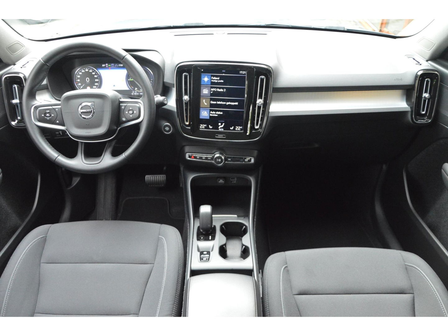 Volvo XC40 T4 Hybride Inscription | Camera | Stoel + Stuur Verwarmd | Apple CarPlay | Parkeersensoren | Dealer Onderhouden |
