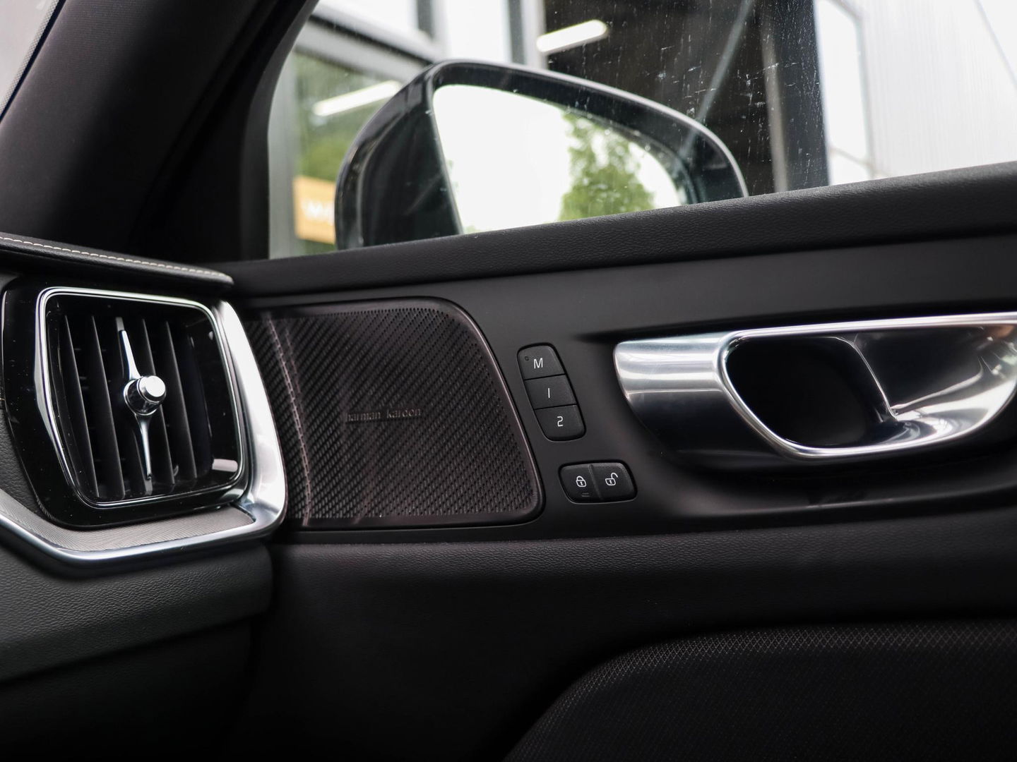 Volvo V60 2.0 T6 Recharge AWD R-Design