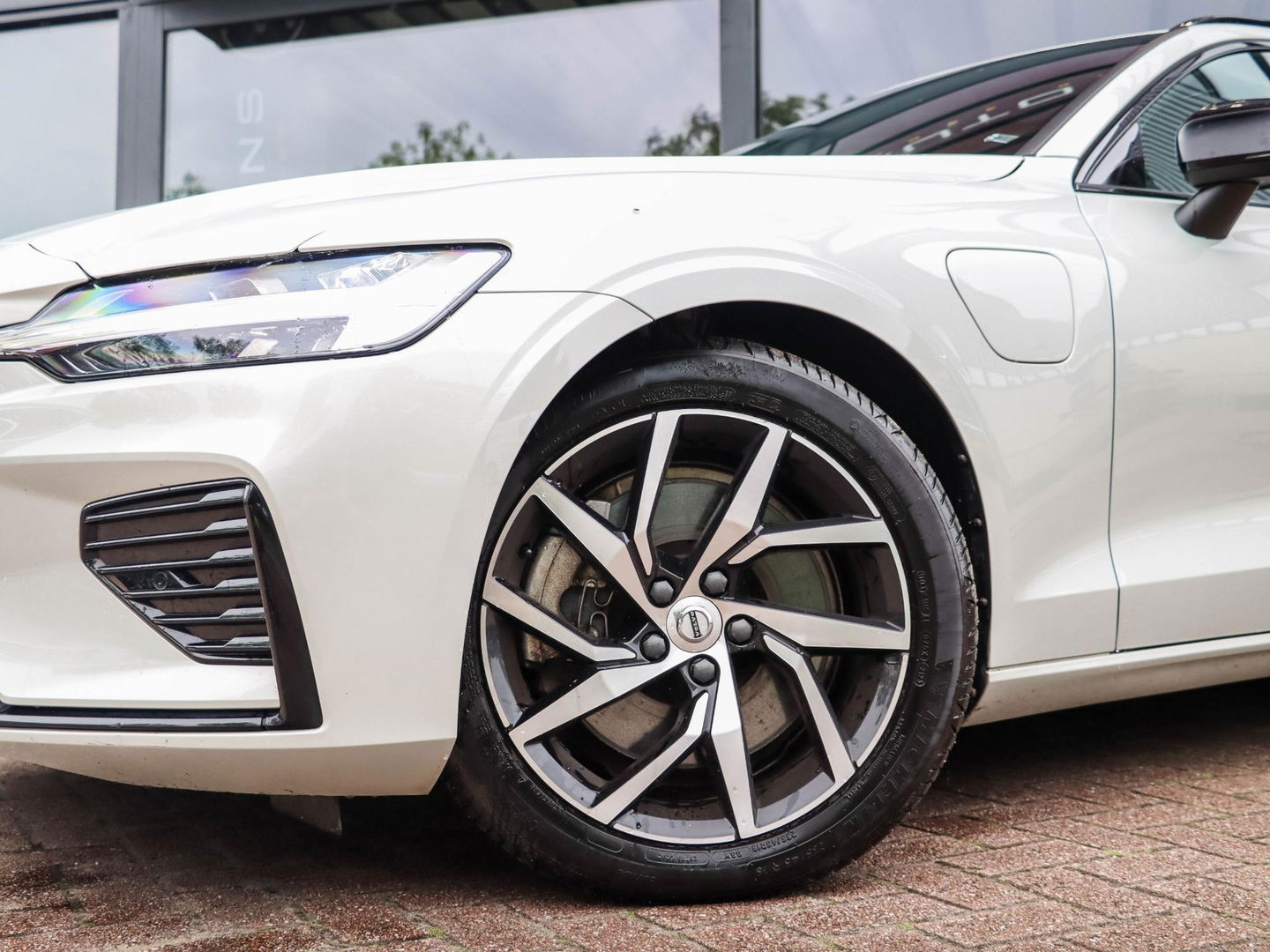 Volvo V60 2.0 T6 Recharge AWD R-Design