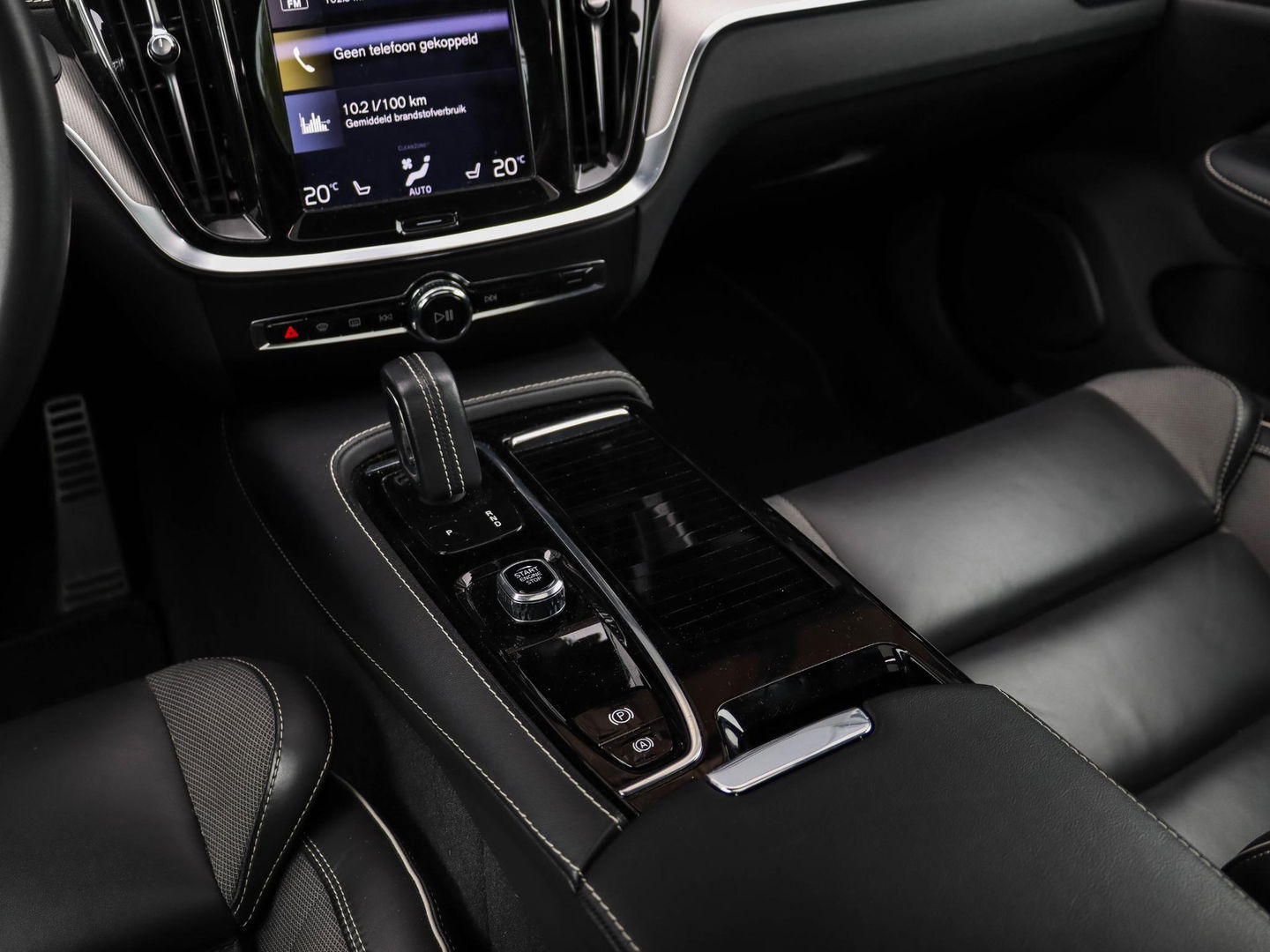Volvo V60 2.0 T6 Recharge AWD R-Design