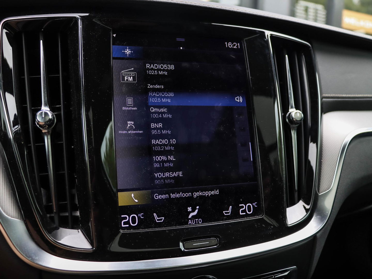 Volvo V60 2.0 T6 Recharge AWD R-Design