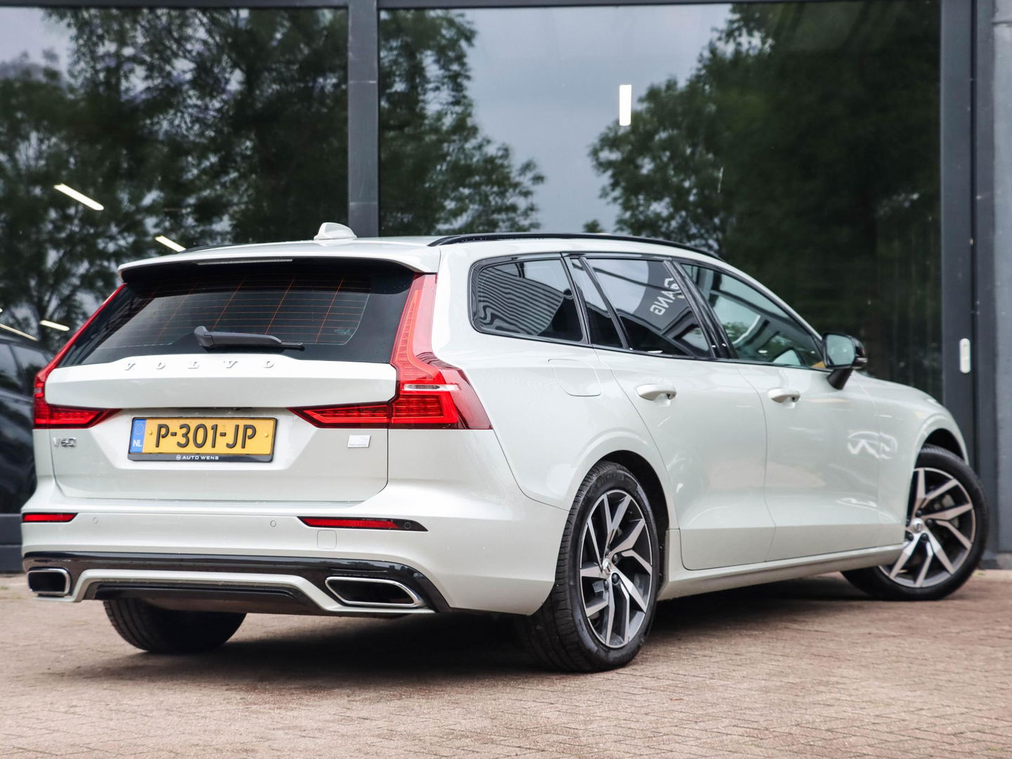 Volvo V60 2.0 T6 Recharge AWD R-Design
