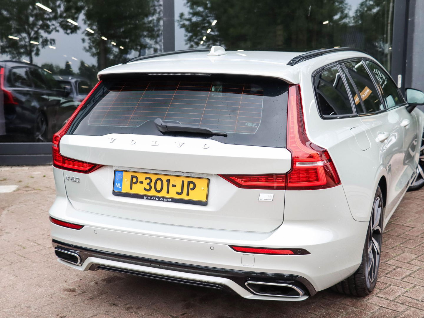 Volvo V60 2.0 T6 Recharge AWD R-Design