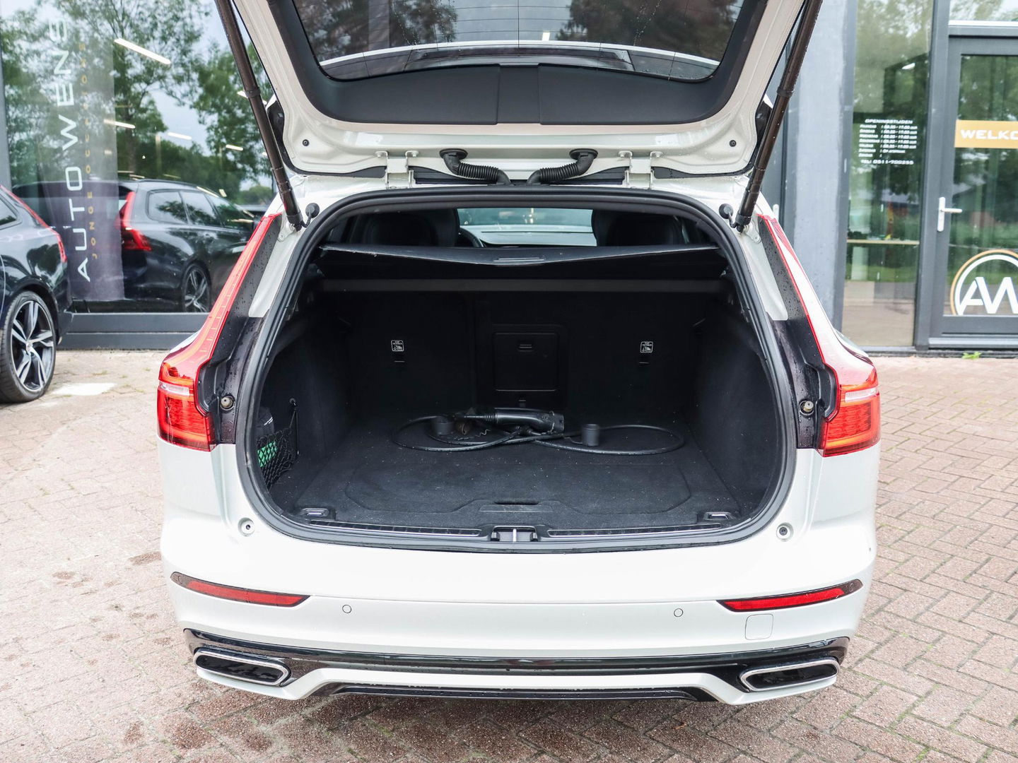 Volvo V60 2.0 T6 Recharge AWD R-Design