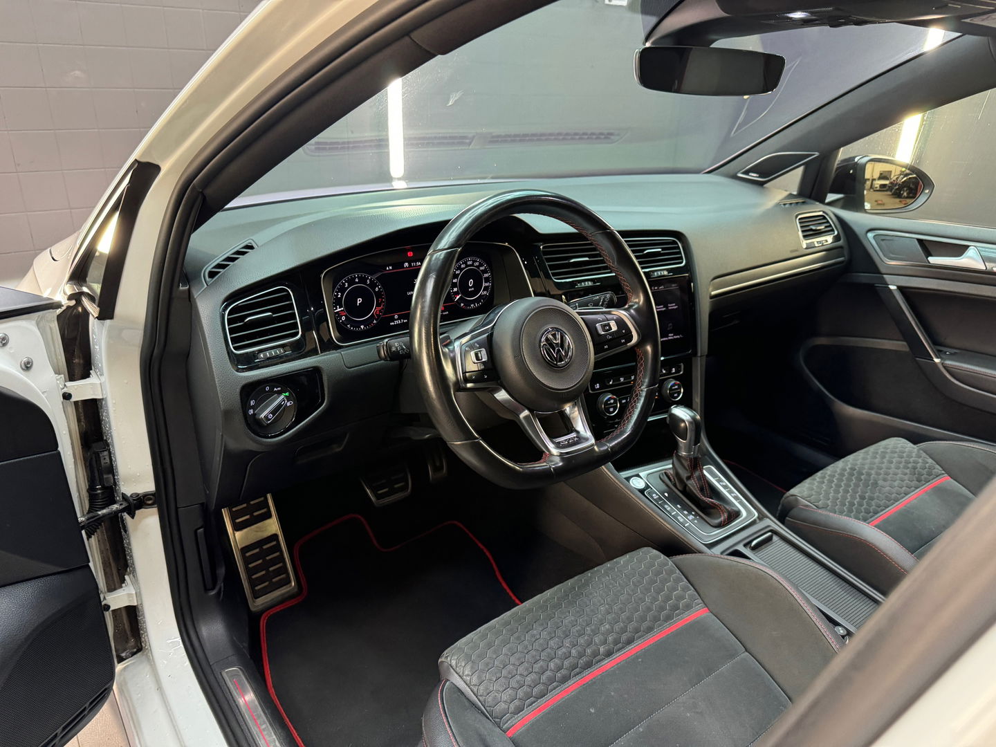 Volkswagen Golf 2.0 TSI GTI Pano|Key|Dyna|Discover Pro|DCC