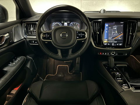 Volvo S60 2.0 T8 AWD Polestar Engineered B&W Pano Trekh. 360° Autopilot