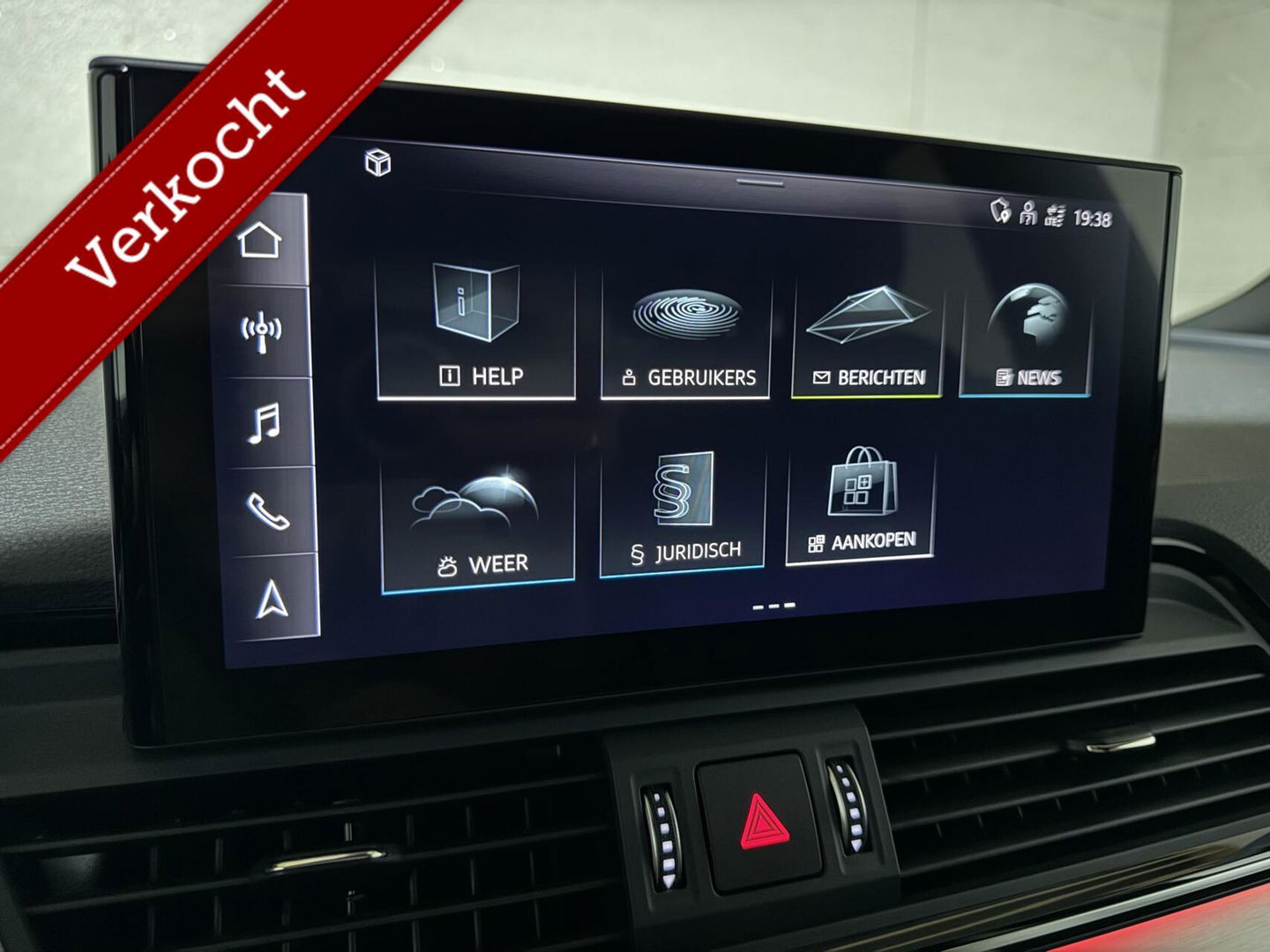 Audi Q5 Sportback 55 TFSI e BlackEdition S-Line Luchtvering Sfeer. Carplay
