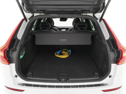 Volvo XC60 2.0 T8 Twin Engine AWD Momentum Aut. *PANO | 1/2LEATHER | FULL-LED | BLIND-SPOT | SPORT-SEATS | DIGI-COCKPIT | CAMERA | NAVI-FULLMAP | 20''ALU | TOWBAR*