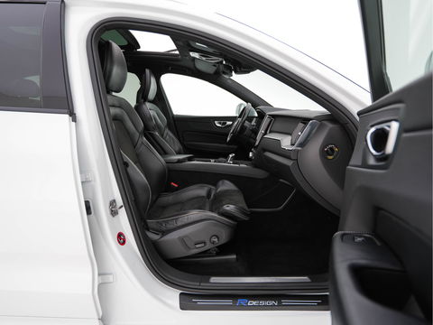 Volvo XC60 2.0 T8 Twin Engine AWD Momentum Aut. *PANO | 1/2LEATHER | FULL-LED | BLIND-SPOT | SPORT-SEATS | DIGI-COCKPIT | CAMERA | NAVI-FULLMAP | 20''ALU | TOWBAR*