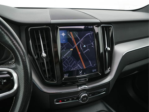 Volvo XC60 2.0 T8 Twin Engine AWD Momentum Aut. *PANO | 1/2LEATHER | FULL-LED | BLIND-SPOT | SPORT-SEATS | DIGI-COCKPIT | CAMERA | NAVI-FULLMAP | 20''ALU | TOWBAR*