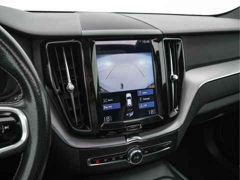 Volvo XC60 2.0 T8 Twin Engine AWD Momentum Aut. *PANO | 1/2LEATHER | FULL-LED | BLIND-SPOT | SPORT-SEATS | DIGI-COCKPIT | CAMERA | NAVI-FULLMAP | 20''ALU | TOWBAR*
