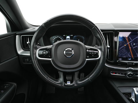 Volvo XC60 2.0 T8 Twin Engine AWD Momentum Aut. *PANO | 1/2LEATHER | FULL-LED | BLIND-SPOT | SPORT-SEATS | DIGI-COCKPIT | CAMERA | NAVI-FULLMAP | 20''ALU | TOWBAR*