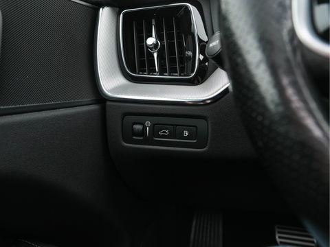 Volvo XC60 2.0 T8 Twin Engine AWD Momentum Aut. *PANO | 1/2LEATHER | FULL-LED | BLIND-SPOT | SPORT-SEATS | DIGI-COCKPIT | CAMERA | NAVI-FULLMAP | 20''ALU | TOWBAR*