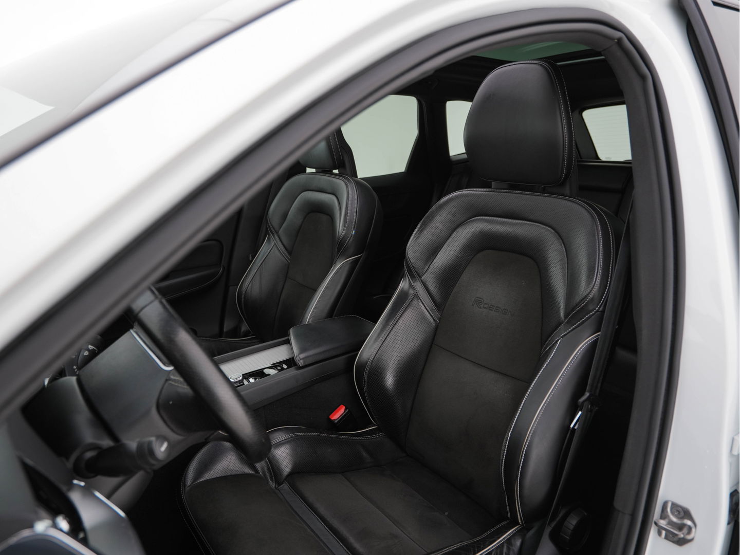 Volvo XC60 2.0 T8 Twin Engine AWD Momentum Aut. *PANO | 1/2LEATHER | FULL-LED | BLIND-SPOT | SPORT-SEATS | DIGI-COCKPIT | CAMERA | NAVI-FULLMAP | 20''ALU | TOWBAR*