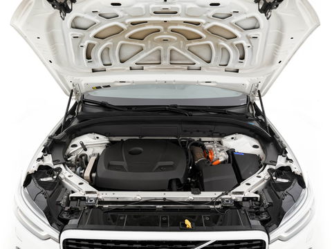 Volvo XC60 2.0 T8 Twin Engine AWD Momentum Aut. *PANO | 1/2LEATHER | FULL-LED | BLIND-SPOT | SPORT-SEATS | DIGI-COCKPIT | CAMERA | NAVI-FULLMAP | 20''ALU | TOWBAR*