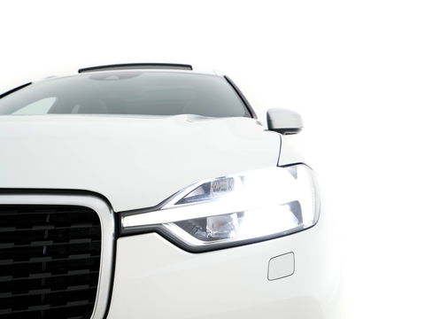 Volvo XC60 2.0 T8 Twin Engine AWD Momentum Aut. *PANO | 1/2LEATHER | FULL-LED | BLIND-SPOT | SPORT-SEATS | DIGI-COCKPIT | CAMERA | NAVI-FULLMAP | 20''ALU | TOWBAR*