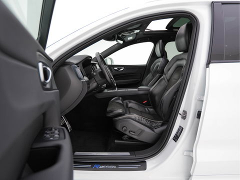Volvo XC60 2.0 T8 Twin Engine AWD Momentum Aut. *PANO | 1/2LEATHER | FULL-LED | BLIND-SPOT | SPORT-SEATS | DIGI-COCKPIT | CAMERA | NAVI-FULLMAP | 20''ALU | TOWBAR*