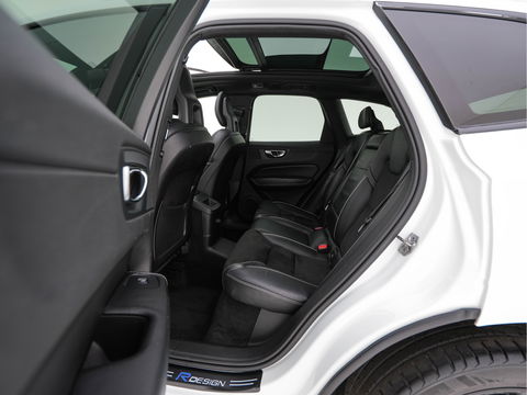 Volvo XC60 2.0 T8 Twin Engine AWD Momentum Aut. *PANO | 1/2LEATHER | FULL-LED | BLIND-SPOT | SPORT-SEATS | DIGI-COCKPIT | CAMERA | NAVI-FULLMAP | 20''ALU | TOWBAR*