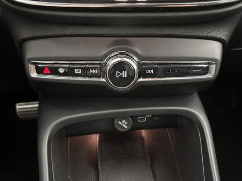 Volvo XC40 Recharge P8 AWD R-Design [ 3-Fase ] (INCL-BTW) *DIGI-COCKPIT | FULL-LED | PREMIUM-AUDIO | TOP-VIEW | APP.CONNECT | NAVI-FULLMAP | ALCANTARA-LEATHER | ECC | PDC | SPORT-SEATS | 19''ALU *