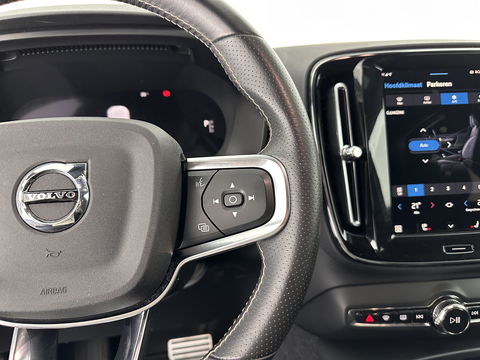 Volvo XC40 Recharge P8 AWD R-Design [ 3-Fase ] (INCL-BTW) *DIGI-COCKPIT | FULL-LED | PREMIUM-AUDIO | TOP-VIEW | APP.CONNECT | NAVI-FULLMAP | ALCANTARA-LEATHER | ECC | PDC | SPORT-SEATS | 19''ALU *