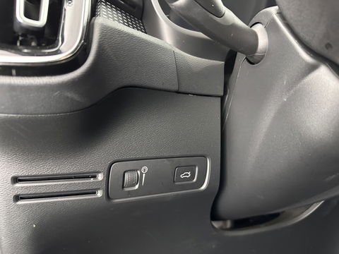 Volvo XC40 Recharge P8 AWD R-Design [ 3-Fase ] (INCL-BTW) *DIGI-COCKPIT | FULL-LED | PREMIUM-AUDIO | TOP-VIEW | APP.CONNECT | NAVI-FULLMAP | ALCANTARA-LEATHER | ECC | PDC | SPORT-SEATS | 19''ALU *