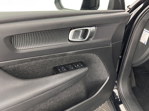 Volvo XC40 Recharge P8 AWD R-Design [ 3-Fase ] (INCL-BTW) *DIGI-COCKPIT | FULL-LED | PREMIUM-AUDIO | TOP-VIEW | APP.CONNECT | NAVI-FULLMAP | ALCANTARA-LEATHER | ECC | PDC | SPORT-SEATS | 19''ALU *