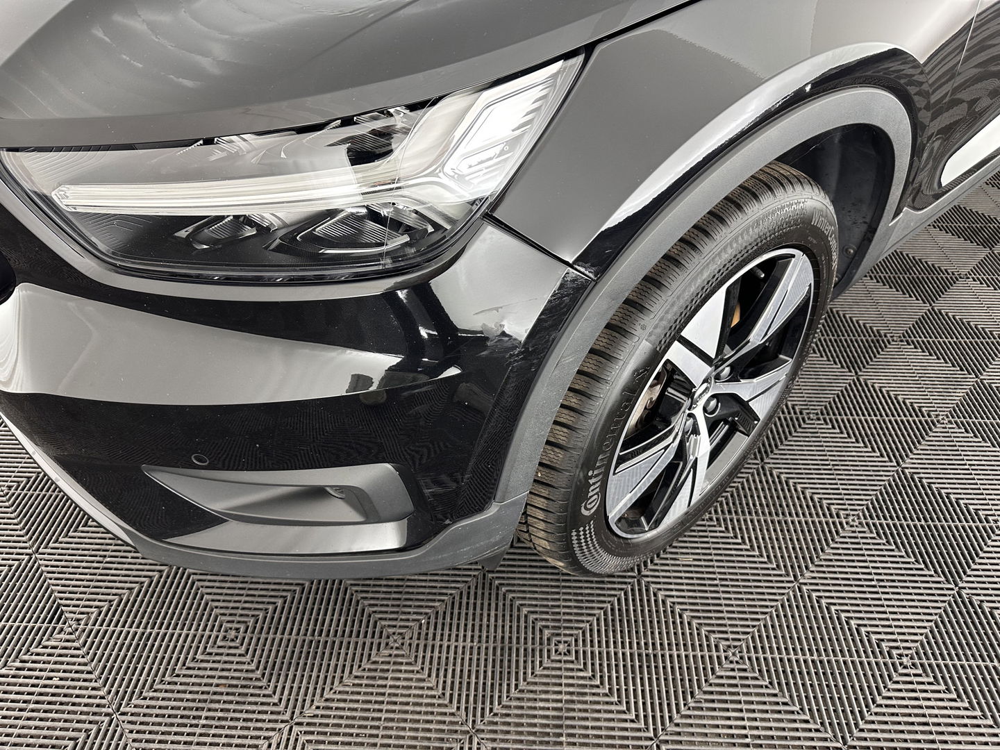 Volvo XC40 Recharge P8 AWD R-Design [ 3-Fase ] (INCL-BTW) *DIGI-COCKPIT | FULL-LED | PREMIUM-AUDIO | TOP-VIEW | APP.CONNECT | NAVI-FULLMAP | ALCANTARA-LEATHER | ECC | PDC | SPORT-SEATS | 19''ALU *