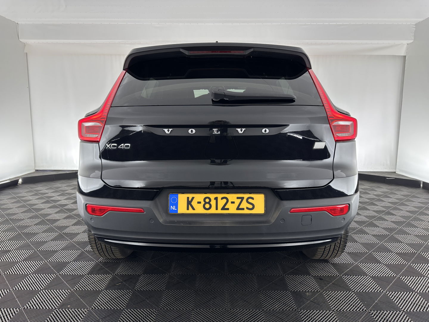 Volvo XC40 Recharge P8 AWD R-Design [ 3-Fase ] (INCL-BTW) *DIGI-COCKPIT | FULL-LED | PREMIUM-AUDIO | TOP-VIEW | APP.CONNECT | NAVI-FULLMAP | ALCANTARA-LEATHER | ECC | PDC | SPORT-SEATS | 19''ALU *