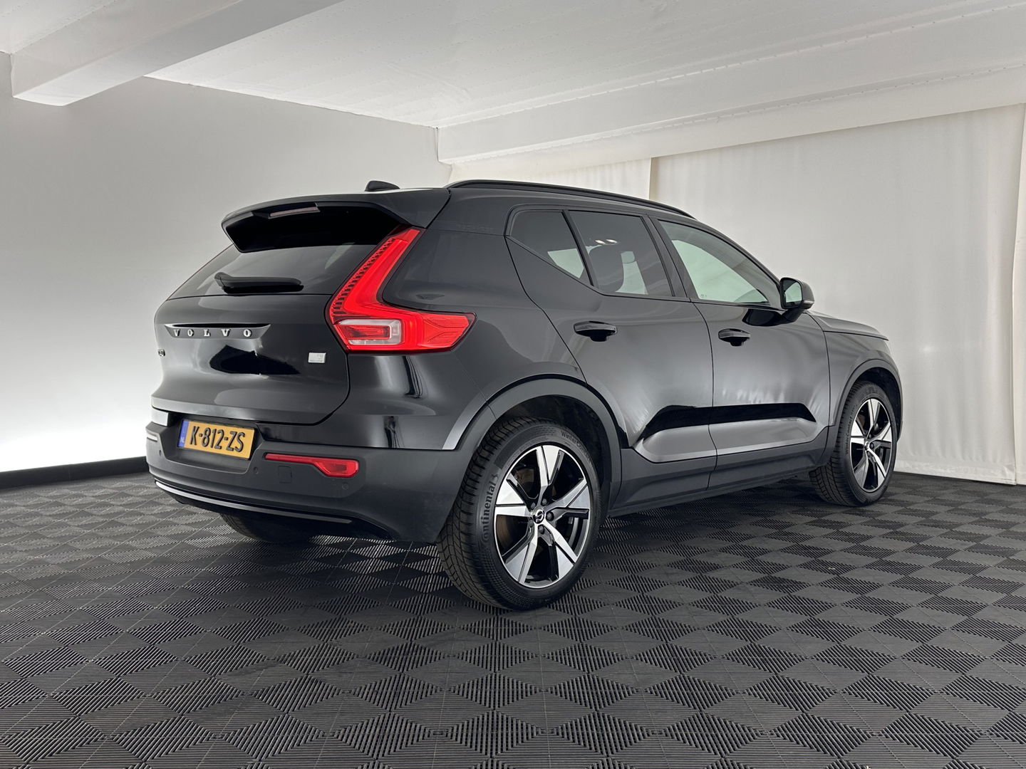 Volvo XC40 Recharge P8 AWD R-Design [ 3-Fase ] (INCL-BTW) *DIGI-COCKPIT | FULL-LED | PREMIUM-AUDIO | TOP-VIEW | APP.CONNECT | NAVI-FULLMAP | ALCANTARA-LEATHER | ECC | PDC | SPORT-SEATS | 19''ALU *