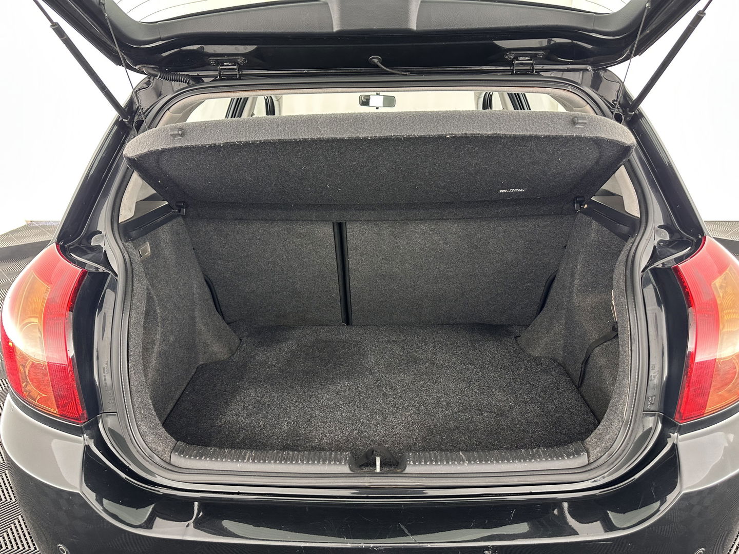 Toyota Corolla 1.6 VVT-i Anniversary *AIRCO | COMFORT-SEATS | PDC | TOWBAR*