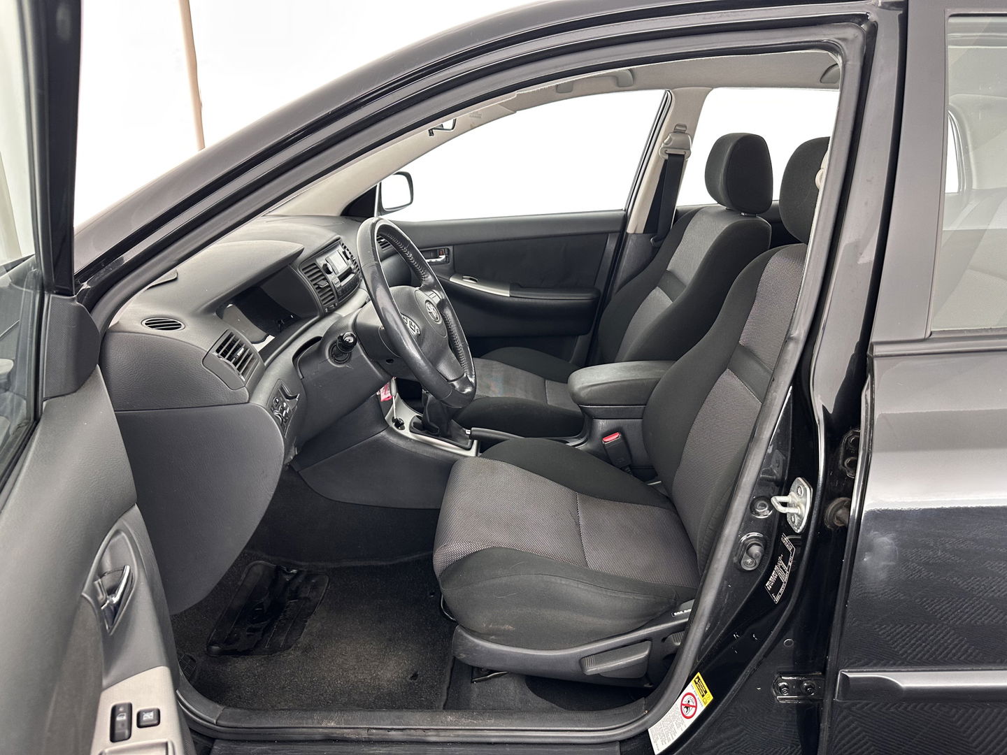 Toyota Corolla 1.6 VVT-i Anniversary *AIRCO | COMFORT-SEATS | PDC | TOWBAR*