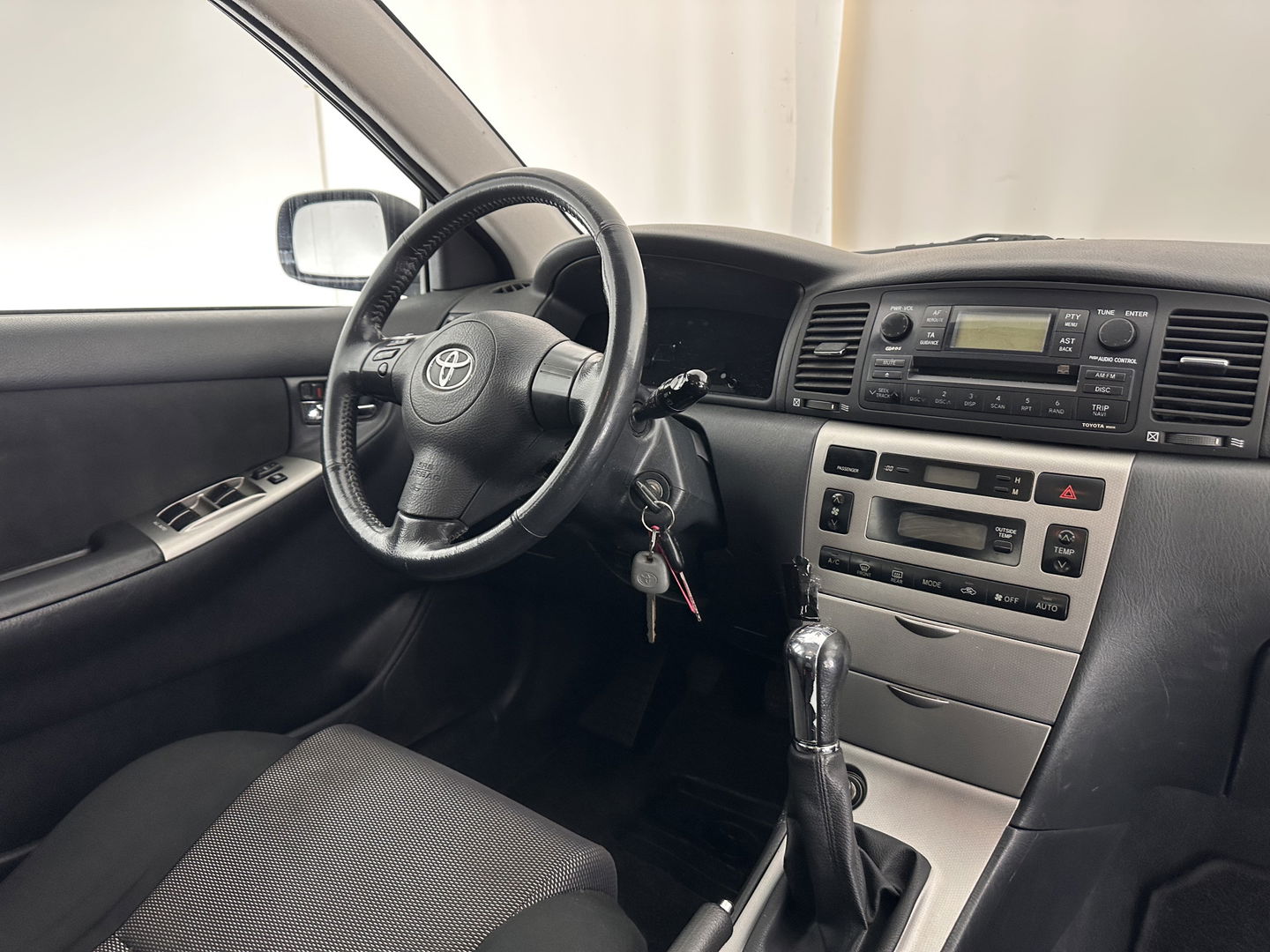 Toyota Corolla 1.6 VVT-i Anniversary *AIRCO | COMFORT-SEATS | PDC | TOWBAR*