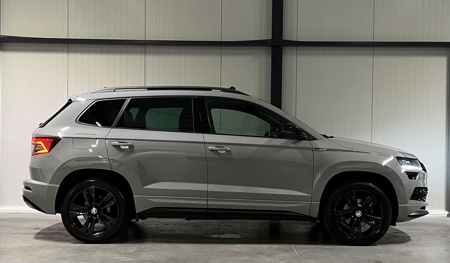 Škoda Karoq 1.5 TSI Sportline Virtual Pano Trekhaak sfeerver