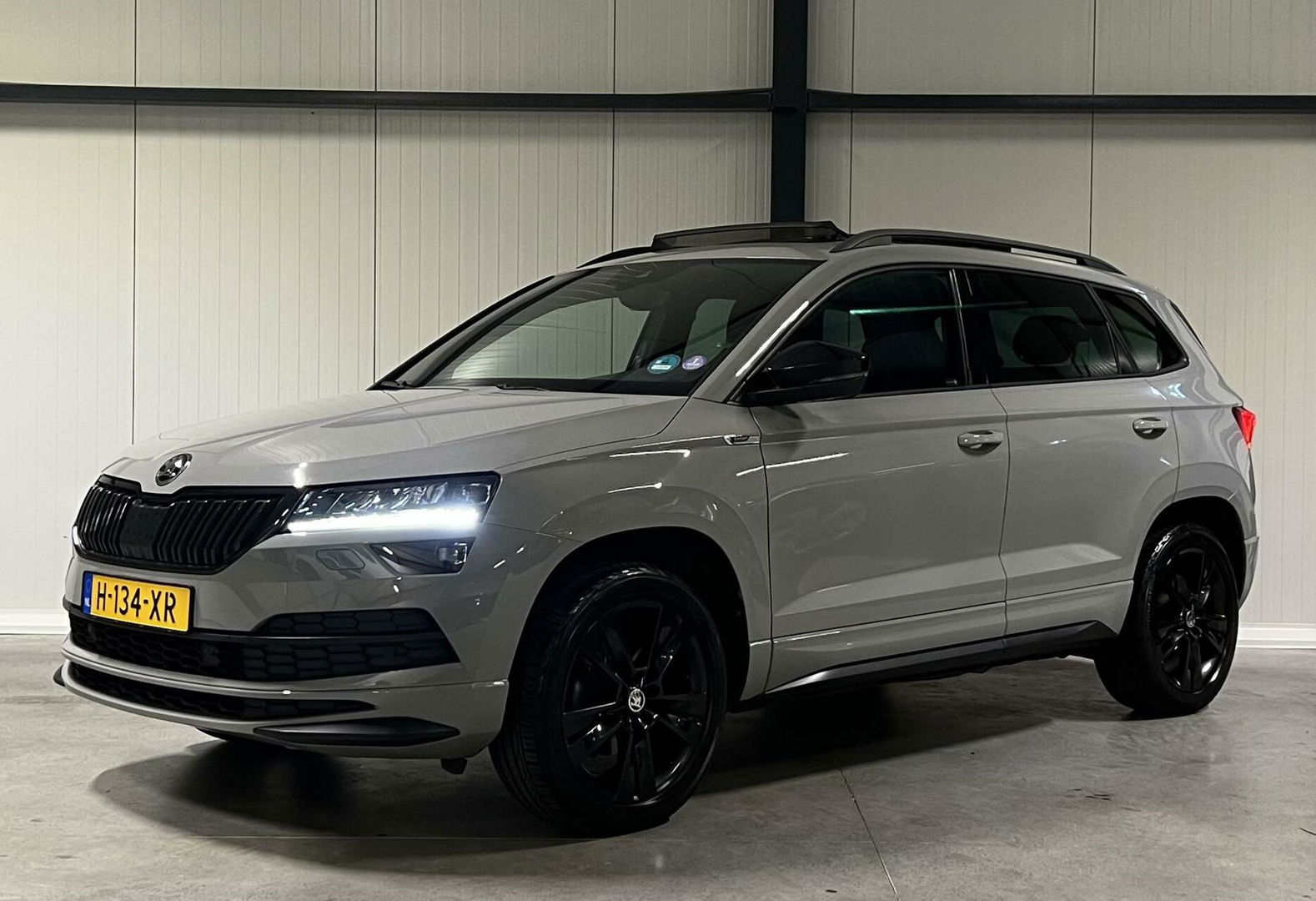 Škoda Karoq 1.5 TSI Sportline Virtual Pano Trekhaak sfeerver