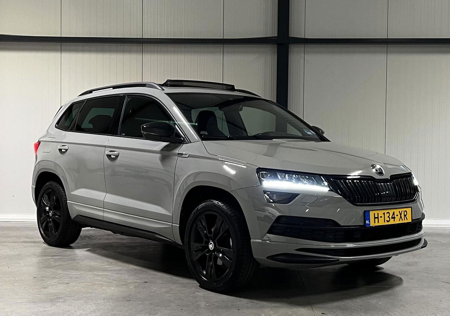 Škoda Karoq 1.5 TSI Sportline Virtual Pano Trekhaak sfeerver