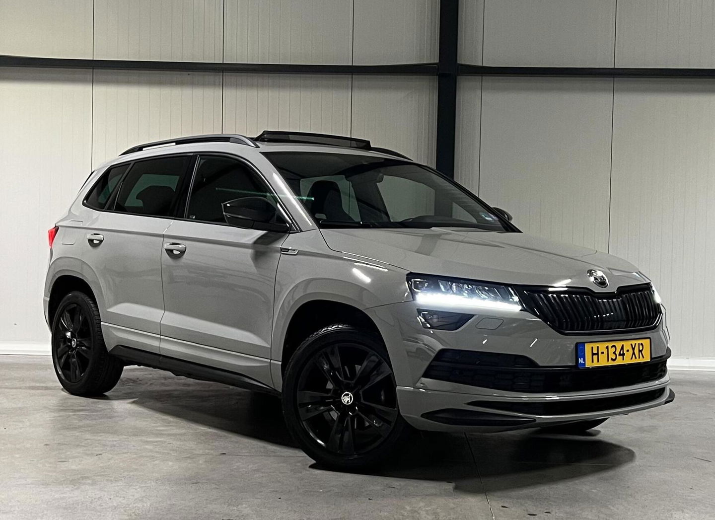 Škoda Karoq 1.5 TSI Sportline Virtual Pano Trekhaak sfeerver