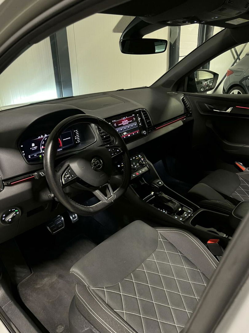 Škoda Karoq 1.5 TSI Sportline Virtual Pano Trekhaak sfeerver