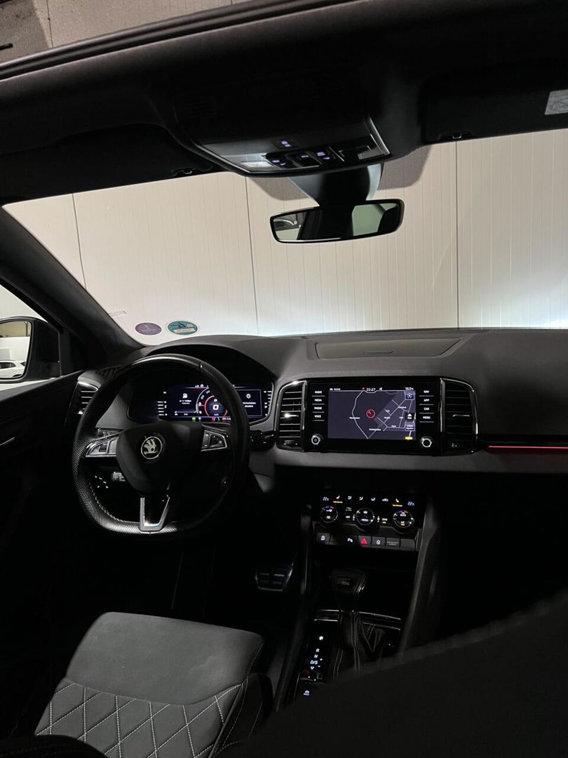 Škoda Karoq 1.5 TSI Sportline Virtual Pano Trekhaak sfeerver