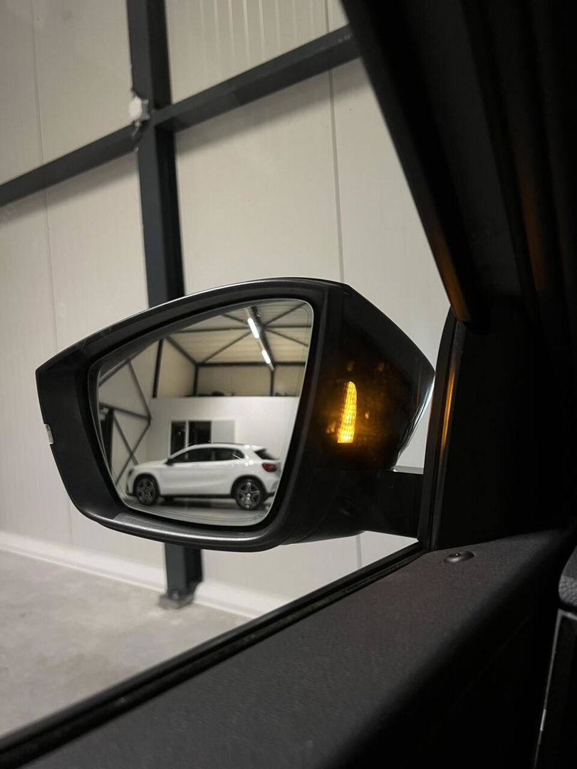 Škoda Karoq 1.5 TSI Sportline Virtual Pano Trekhaak sfeerver