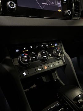 Škoda Karoq 1.5 TSI Sportline Virtual Pano Trekhaak sfeerver
