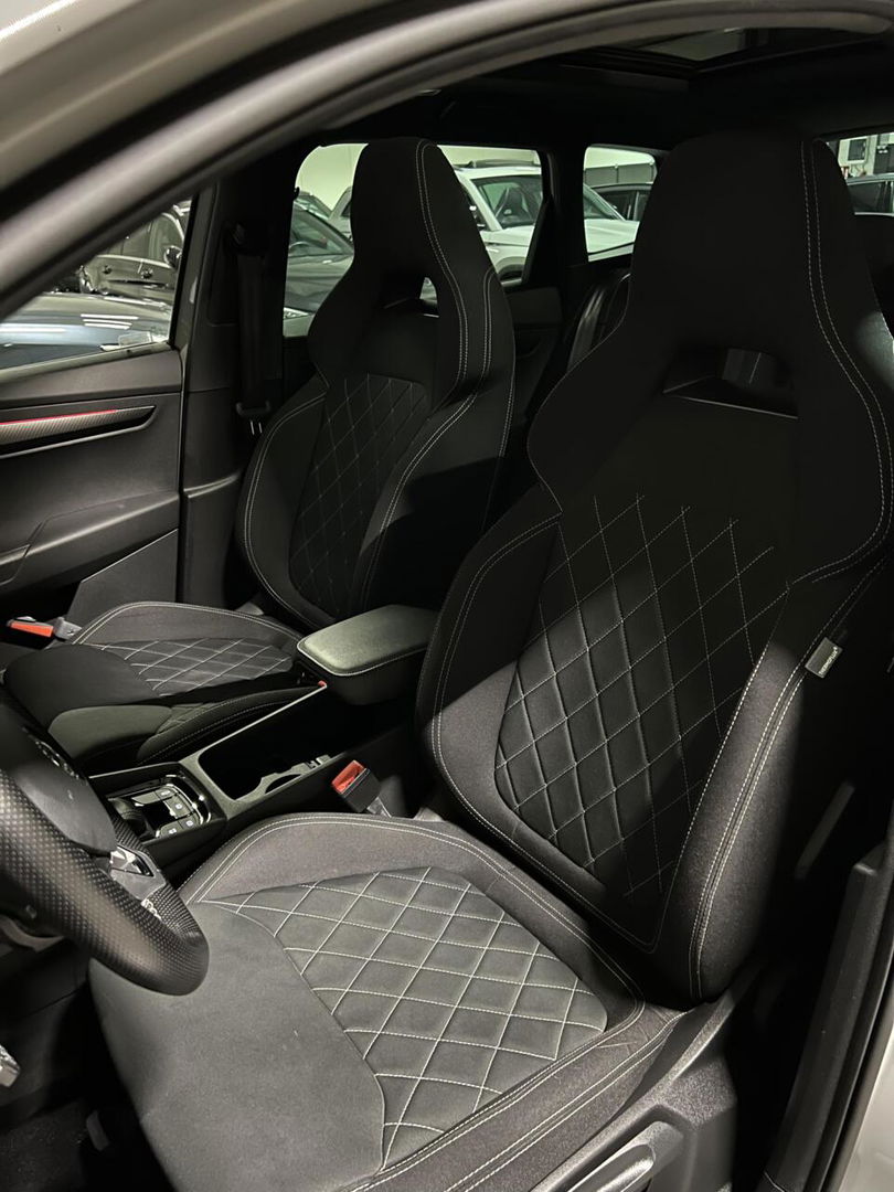 Škoda Karoq 1.5 TSI Sportline Virtual Pano Trekhaak sfeerver