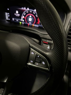 Škoda Karoq 1.5 TSI Sportline Virtual Pano Trekhaak sfeerver